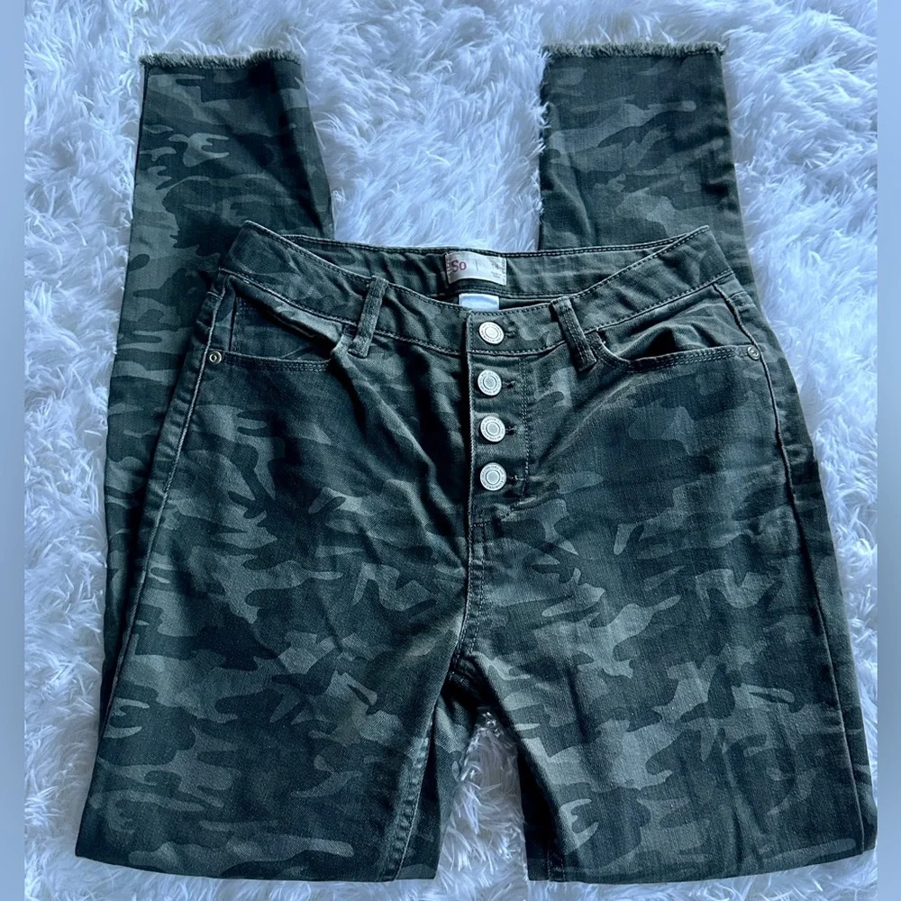 SO Girls Jeans Camo distressed holes Skinny Jeans Size 14 Green Denim like new